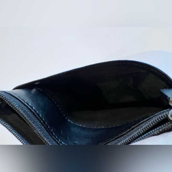 Rolf’s Leather Coin Purse Girls on Bikes enjoying summer - Picture 5 of 8